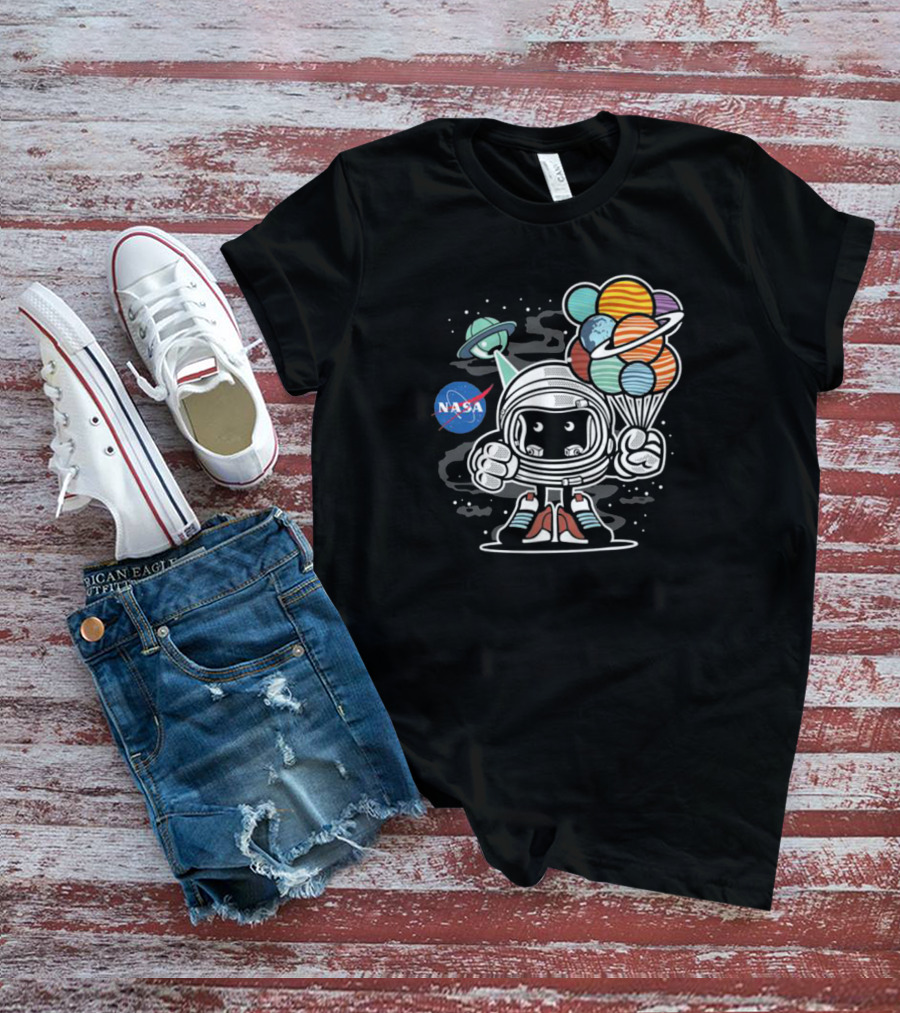NASA Astronaut Adventure Holding Planet Balloons T-Shirt