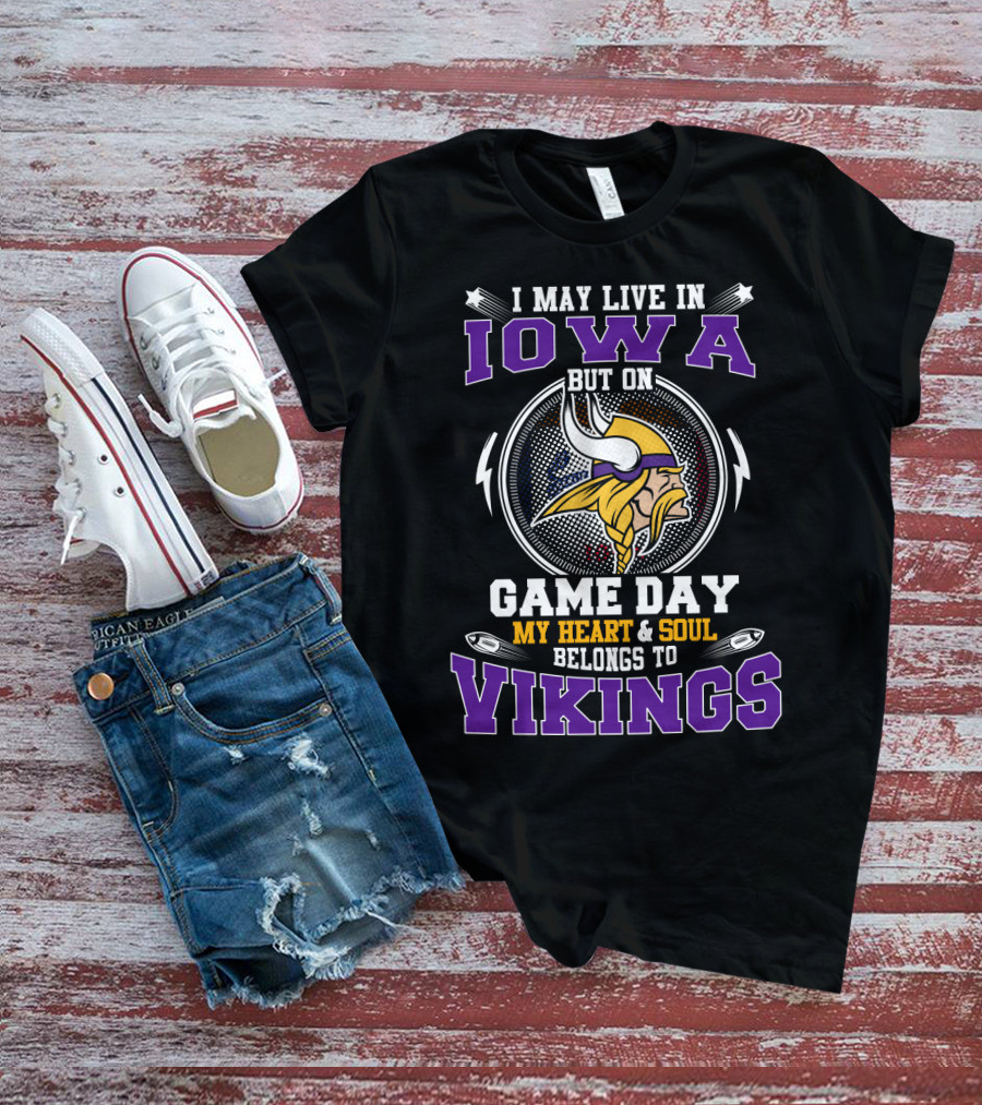 Iowa Residents Rooting For Vikings On Game Day T-Shirt