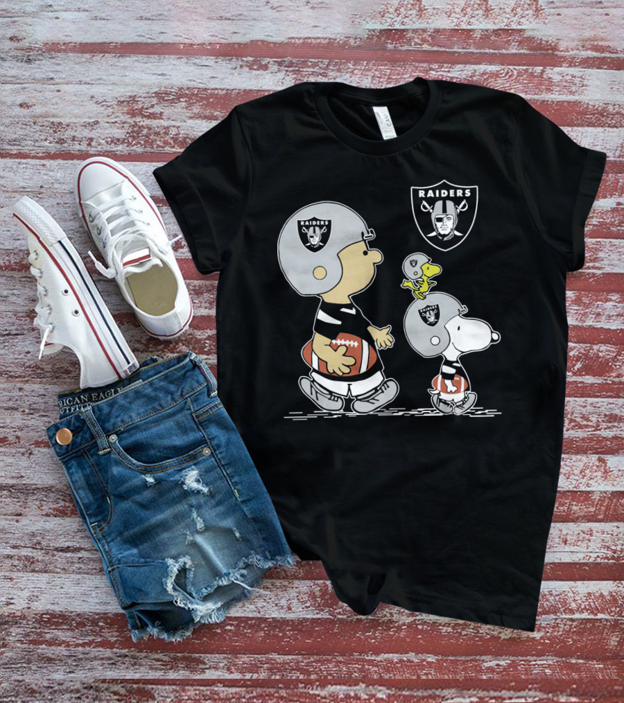 Raiders Snoopy Charlie Brown Woodstock Football Team Helmets T-Shirt