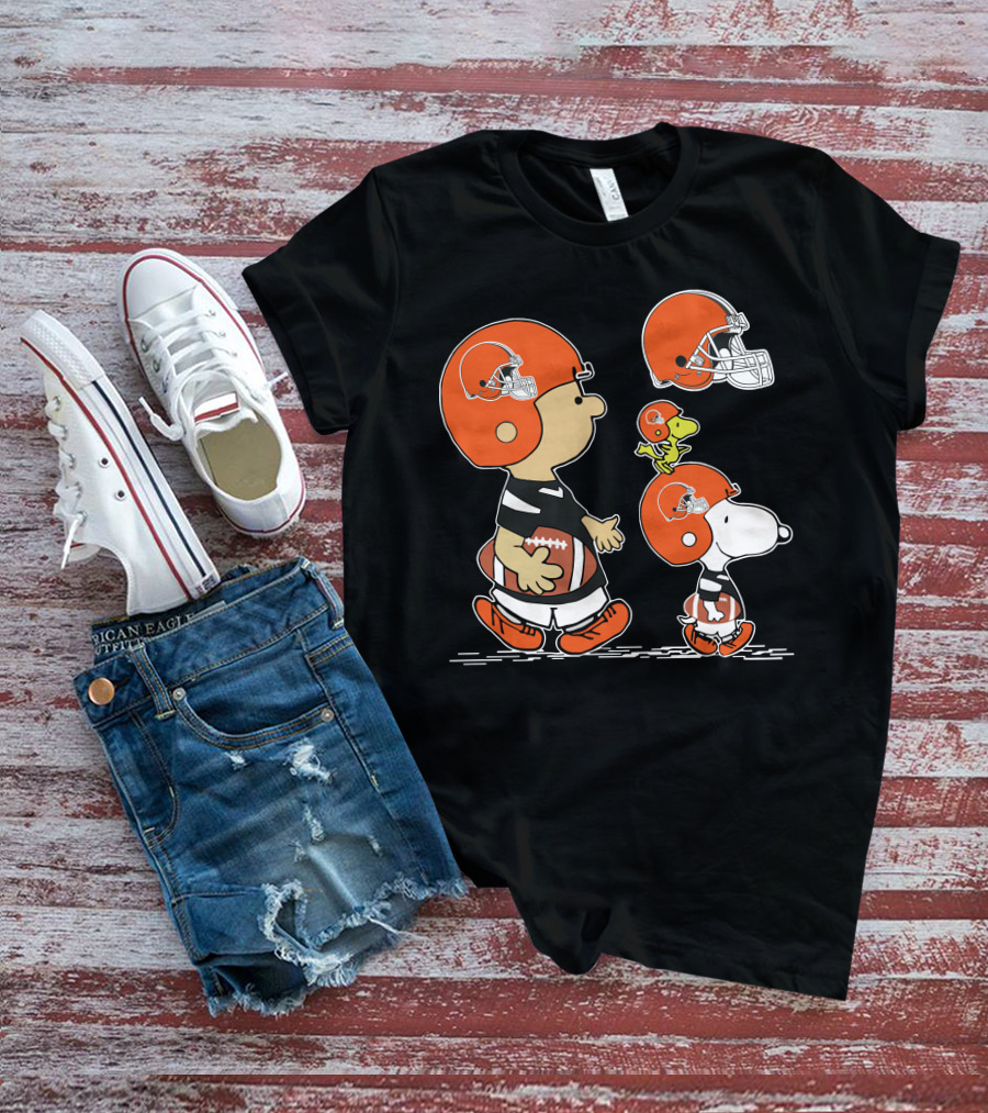 Browns Snoopy Charlie Woodstock Football Helmets Peanuts NFL Collaboration T-Shirt