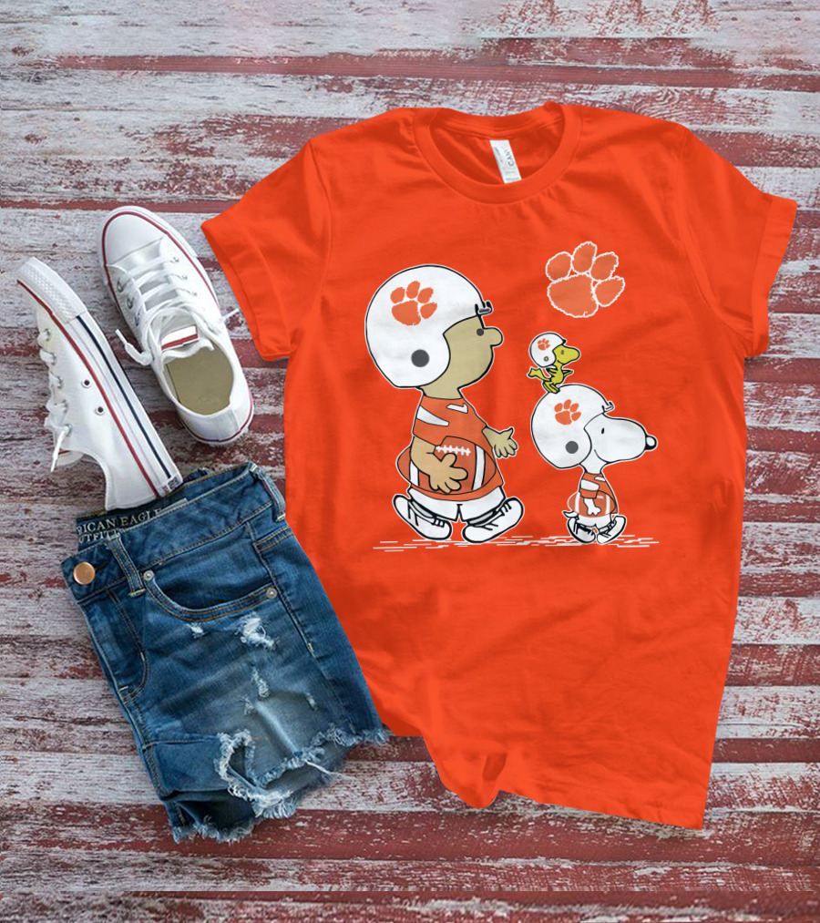 Clemson Tigers Snoopy Football Helmets And Paw Print Charlie Brown Woodstock T-Shirt