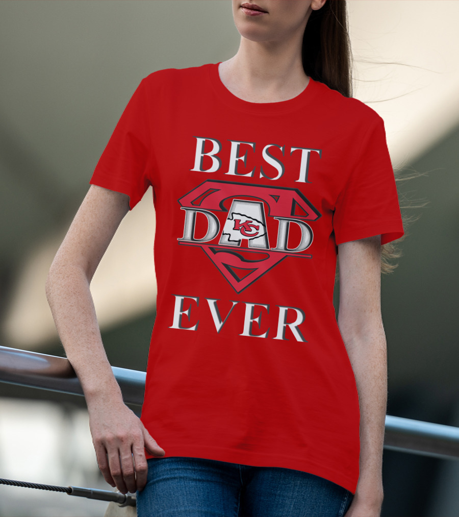 BEST DAD EVER Chiefs Logo Red Superman Shield T-Shirt
