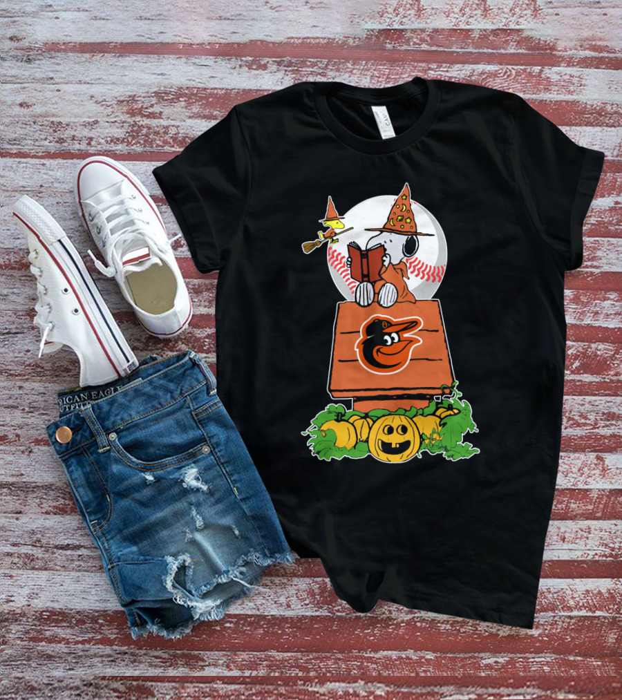 Baltimore Orioles Halloween Snoopy Reading On Doghouse With Woodstock And Pumpkins T-Shirt