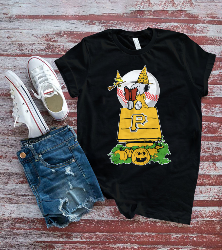 Snoopy Halloween Pittsburgh Pirates Peanuts Charlie Brown Pumpkin Moon Baseball T-Shirt