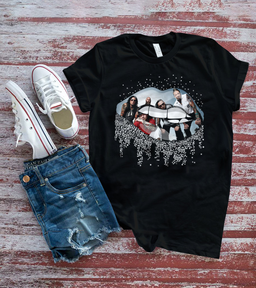 Five Finger Death Punch Band Members Inside Graffiti Lips With Glitter Effects T-Shirt