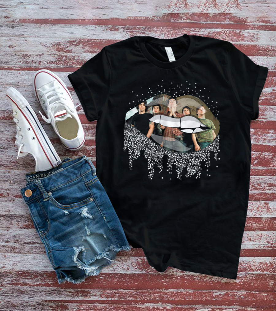 Senses Fail Band Graphic With Dripping Lips And Starry Effects T-Shirt