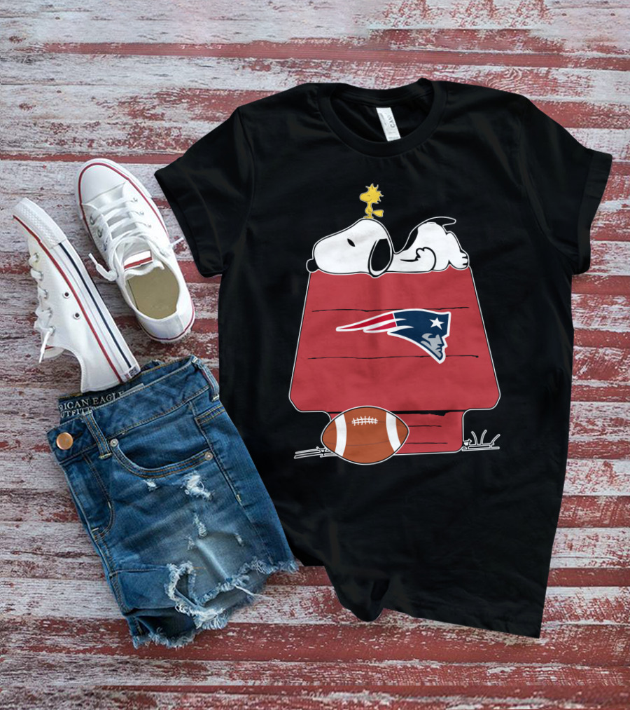 Snoopy And Woodstock Relaxing On Doghouse With New England Patriots Football Theme T-Shirt