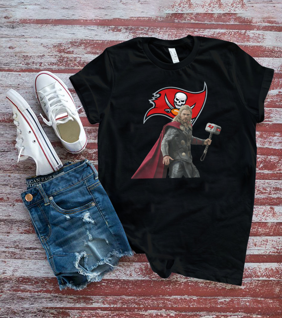 Tampa Bay Buccaneers Thor With Hammer And Skull Flag T-Shirt