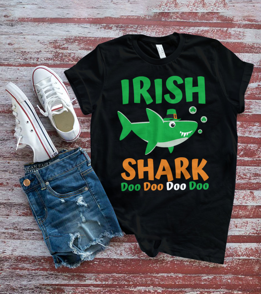 Irish Shark Doo Doo Doo St. Patrick's Day Fun With Leprechaun Hat And Shamrocks T-Shirt