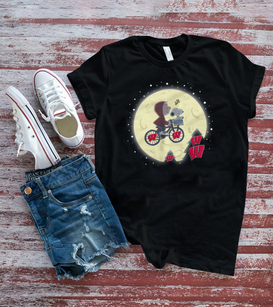 Halloween Wisconsin Badgers Football E.T. Snoopy Moon Crossover T-Shirt