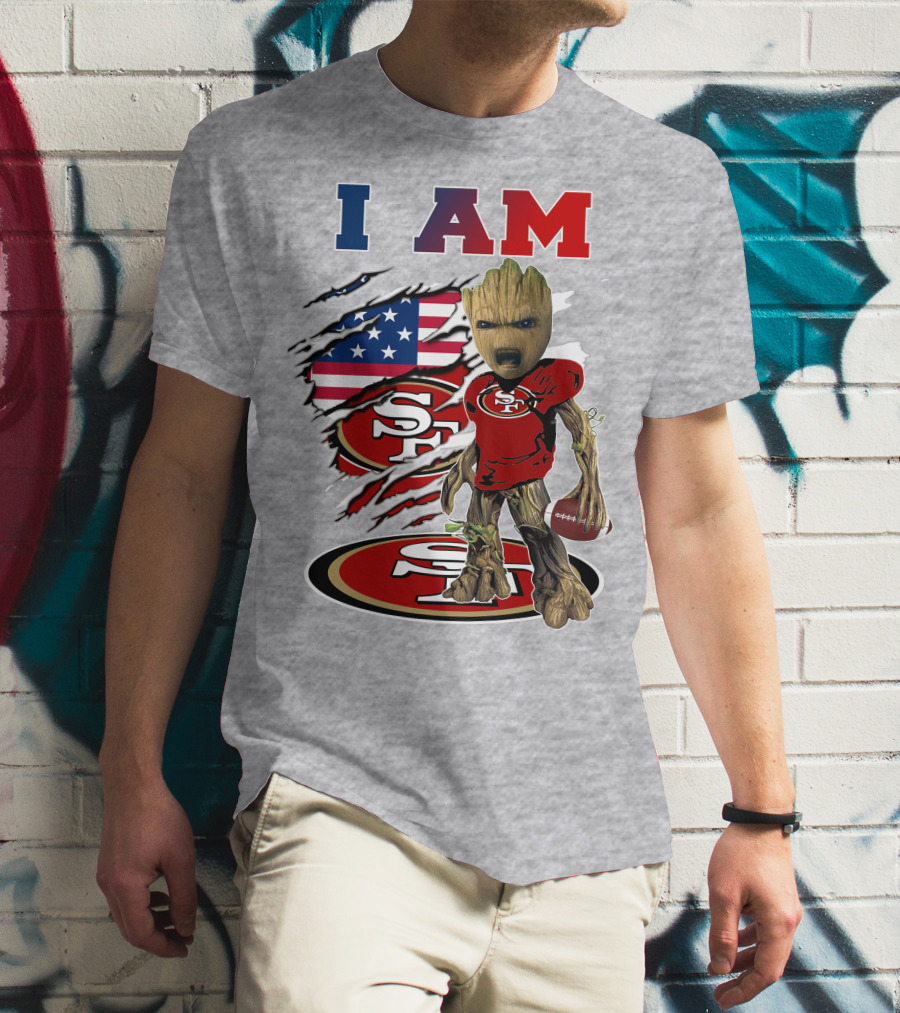 I Am 49ers Groot Holding Football American Flag T-Shirt