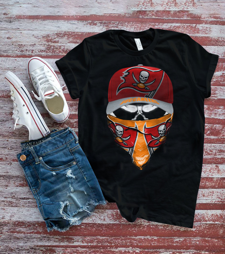 TAMPA BAY BUCCANEERS BOLD TEAM SKULL MASK AND CAP T-Shirt