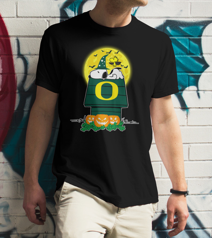Snoopy Halloween Oregon Ducks Moon Pumpkins Woodstock Bats T-Shirt