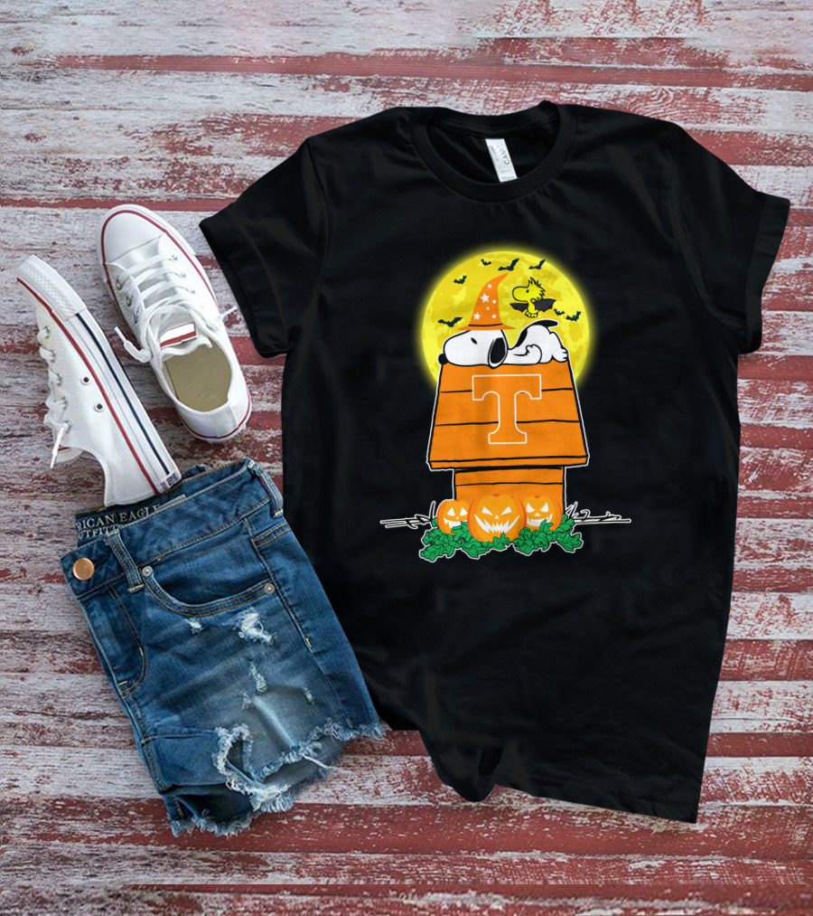 Tennessee Volunteers Snoopy Halloween Moon Pumpkins Woodstock House T-Shirt