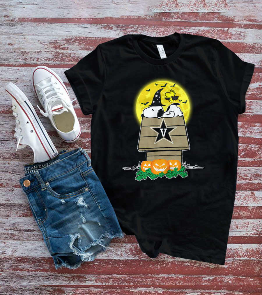 Vanderbilt Commodores Snoopy Halloween Moon Pumpkins T-Shirt