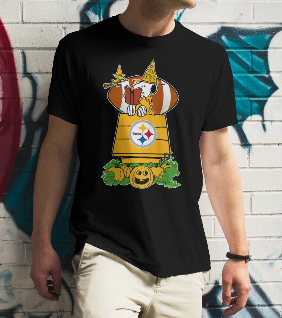 Pittsburgh Steelers Snoopy Halloween Football Magic Doghouse Pumpkins T-Shirt