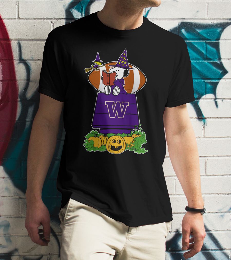 Washington Huskies Snoopy Halloween Witch Football Pumpkin T-Shirt