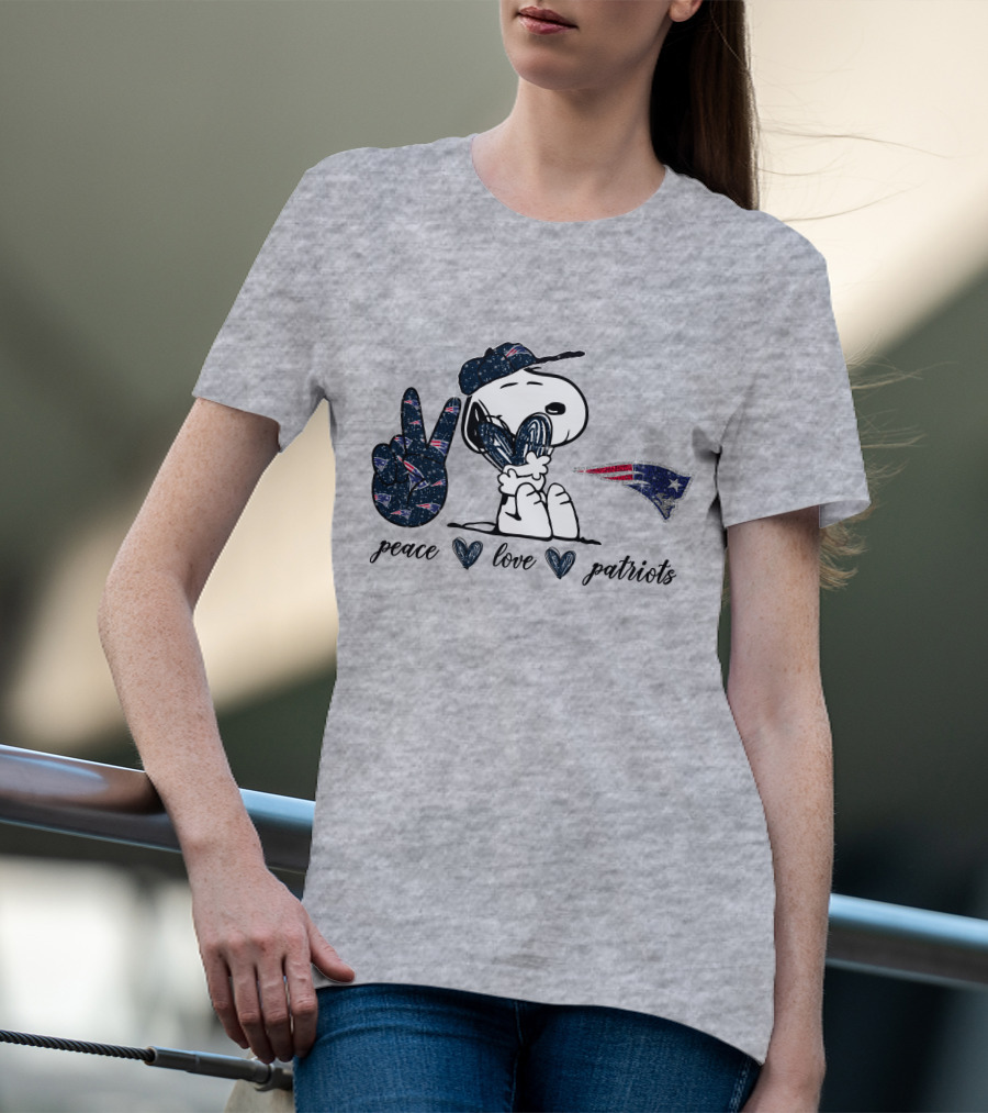 Peace Love Patriots Snoopy New England Patriots Fan T-Shirt