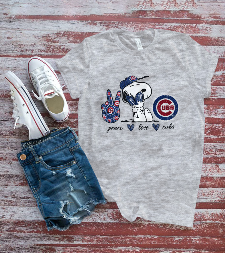 Peace Love Cubs Snoopy Chicago Cubs Fan T-Shirt