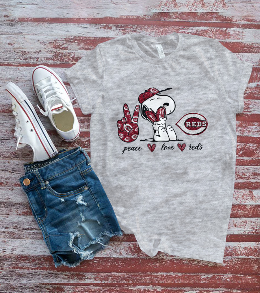 Snoopy Peace Love Cincinnati Reds MLB Fan Wear T-Shirt