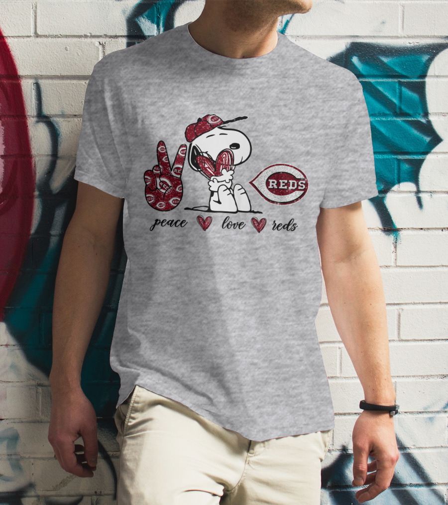 Snoopy Peace Love Cincinnati Reds MLB Fan Wear T-Shirt