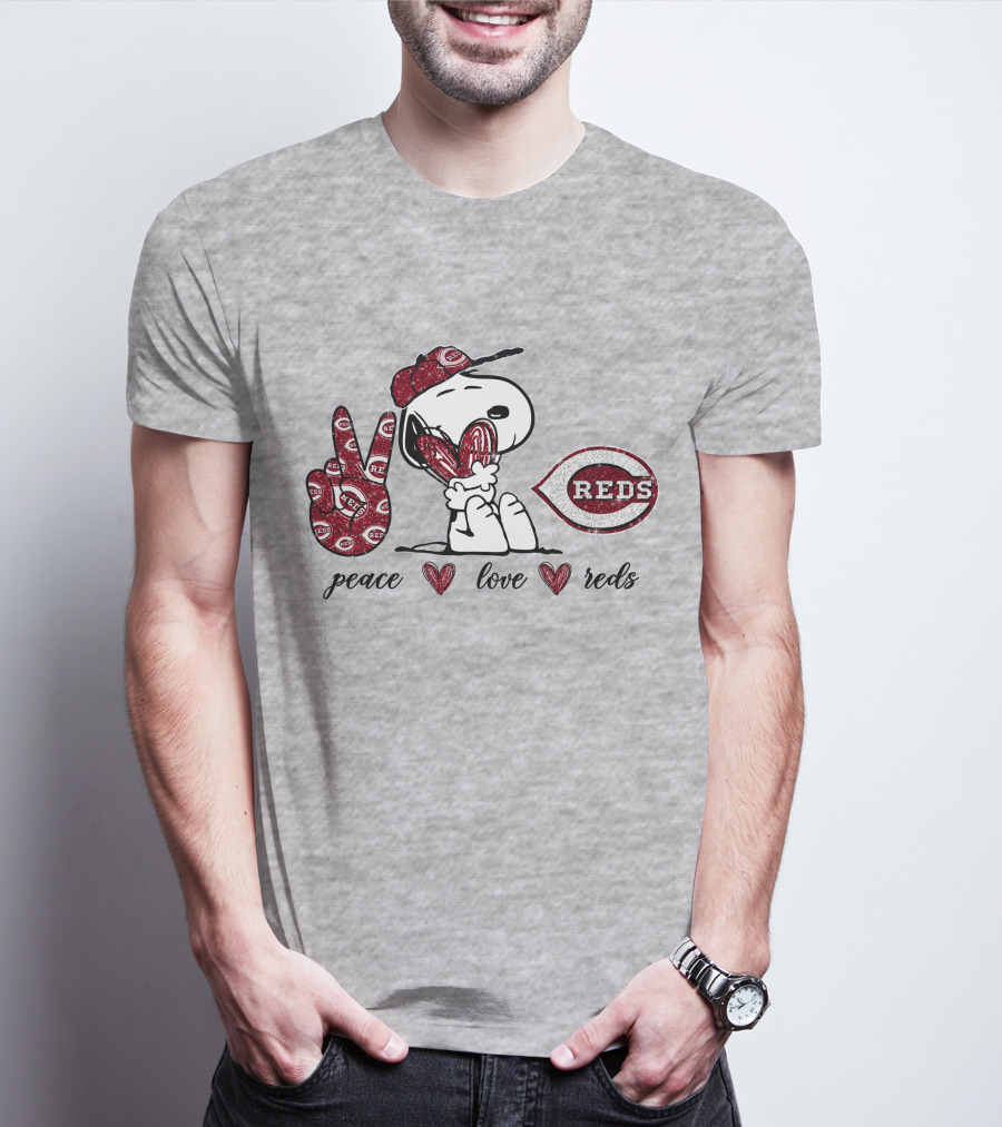 Snoopy Peace Love Cincinnati Reds MLB Fan Wear T-Shirt
