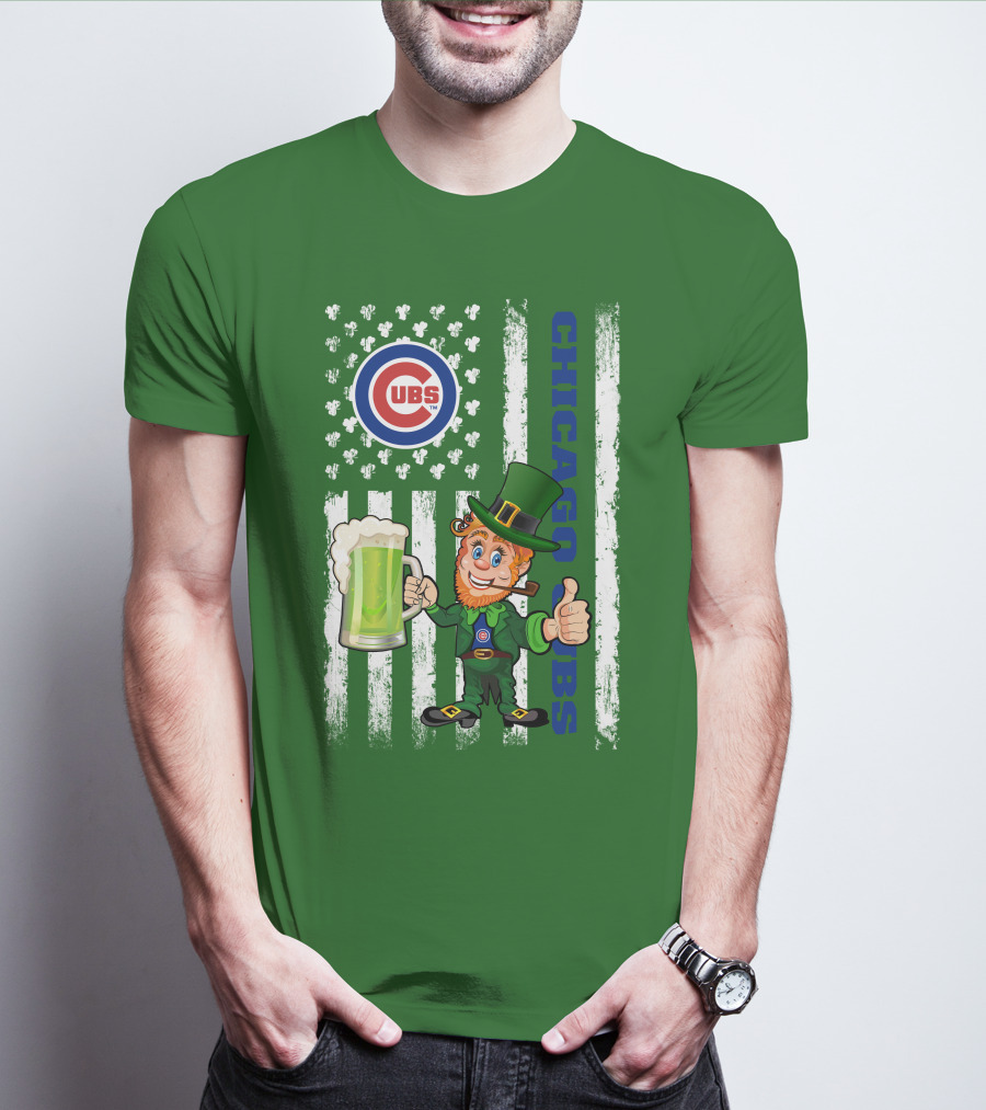Chicago Cubs St Patrick's Day Leprechaun With Shamrocks And Flag T-Shirt