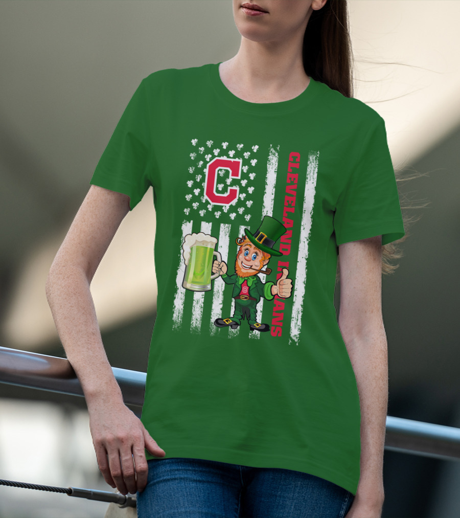 Cleveland Indians St Patrick's Day Leprechaun With Shamrock Flag And Beer Mug T-Shirt