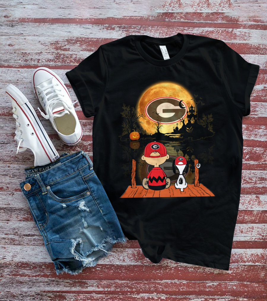 Georgia Bulldogs Halloween Moonlit Dock Scene With Peanuts Characters Charlie Brown And Snoopy Reflections T-Shirt