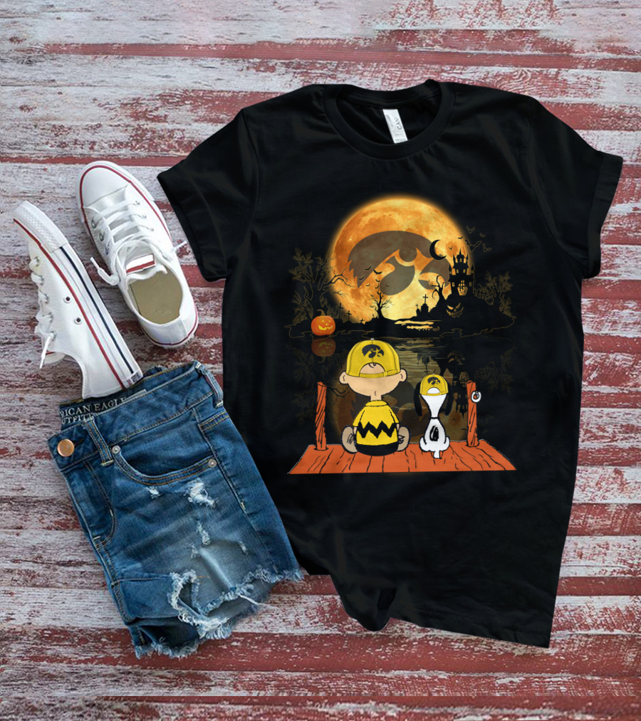 Iowa Hawkeyes Halloween Full Moon Peanuts Reflection T-Shirt