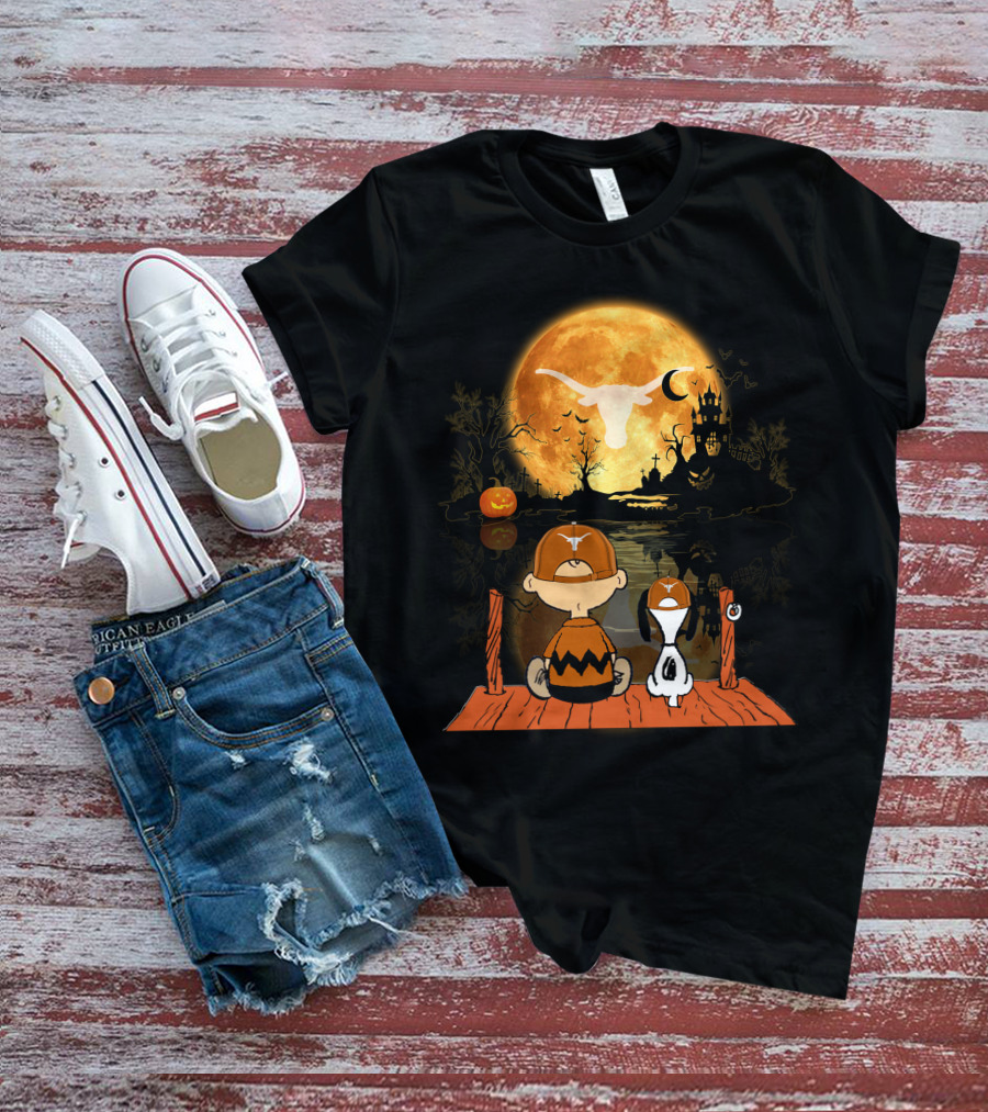 Texas Longhorns Halloween Charlie Brown Snoopy Full Moon Haunted Scene T-Shirt