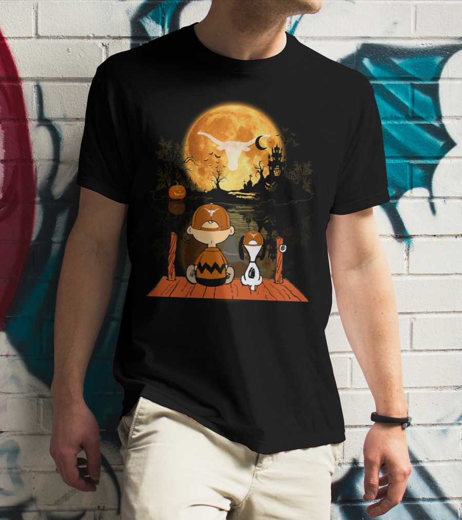 Texas Longhorns Halloween Charlie Brown Snoopy Full Moon Haunted Scene T-Shirt
