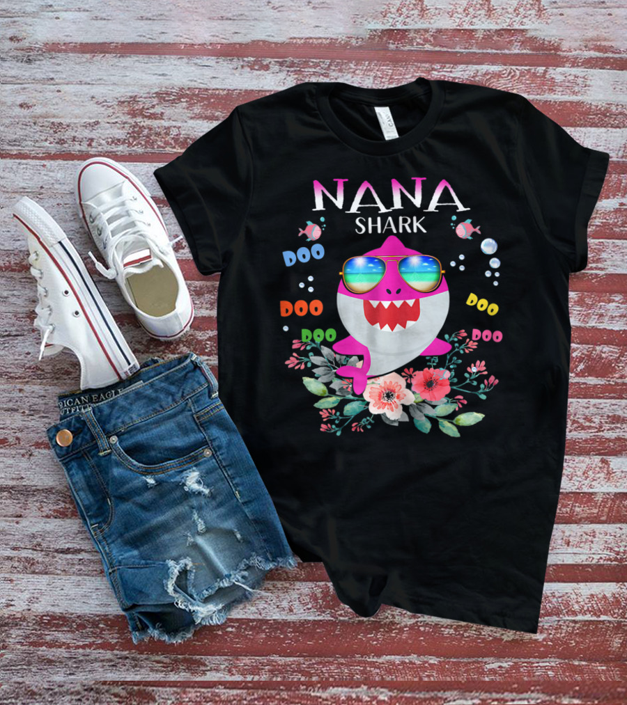 Nana Shark Doo Doo Doo Sunglasses Flowers Bubbles T-Shirt