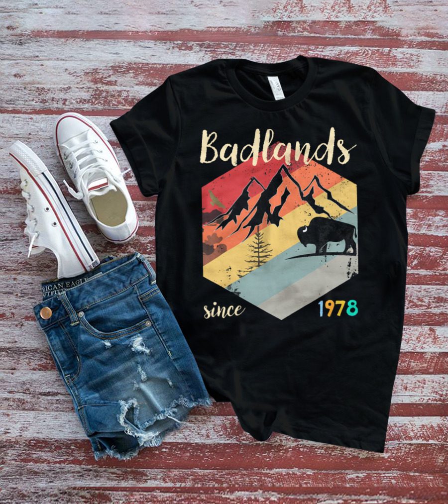 Badlands Since 1978 South Dakota National Park Hiking Mountain Bison T-Shirt