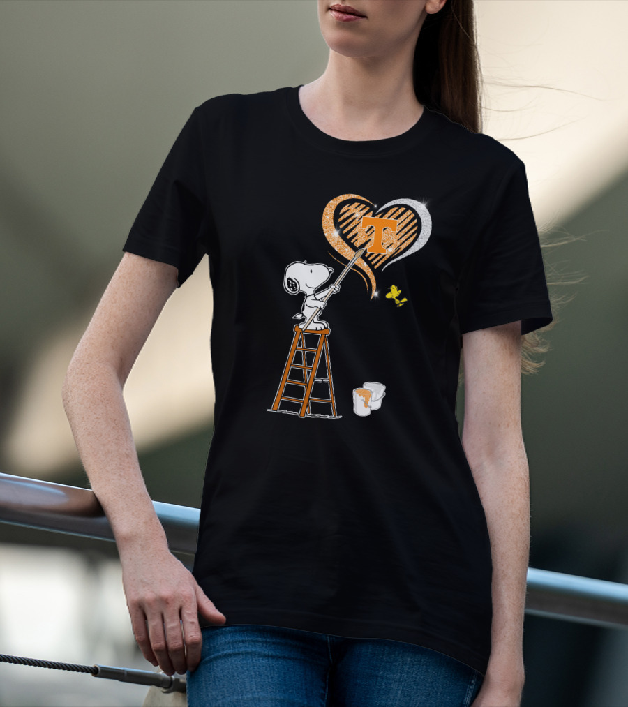 Snoopy Painting Tennessee Volunteers Heart With Woodstock T-Shirt
