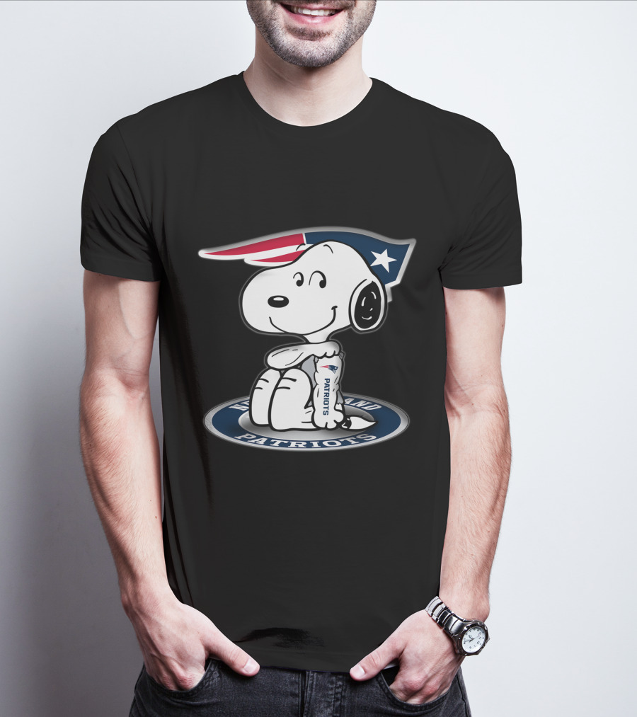 Snoopy New England Patriots Fan With Team T-Shirt