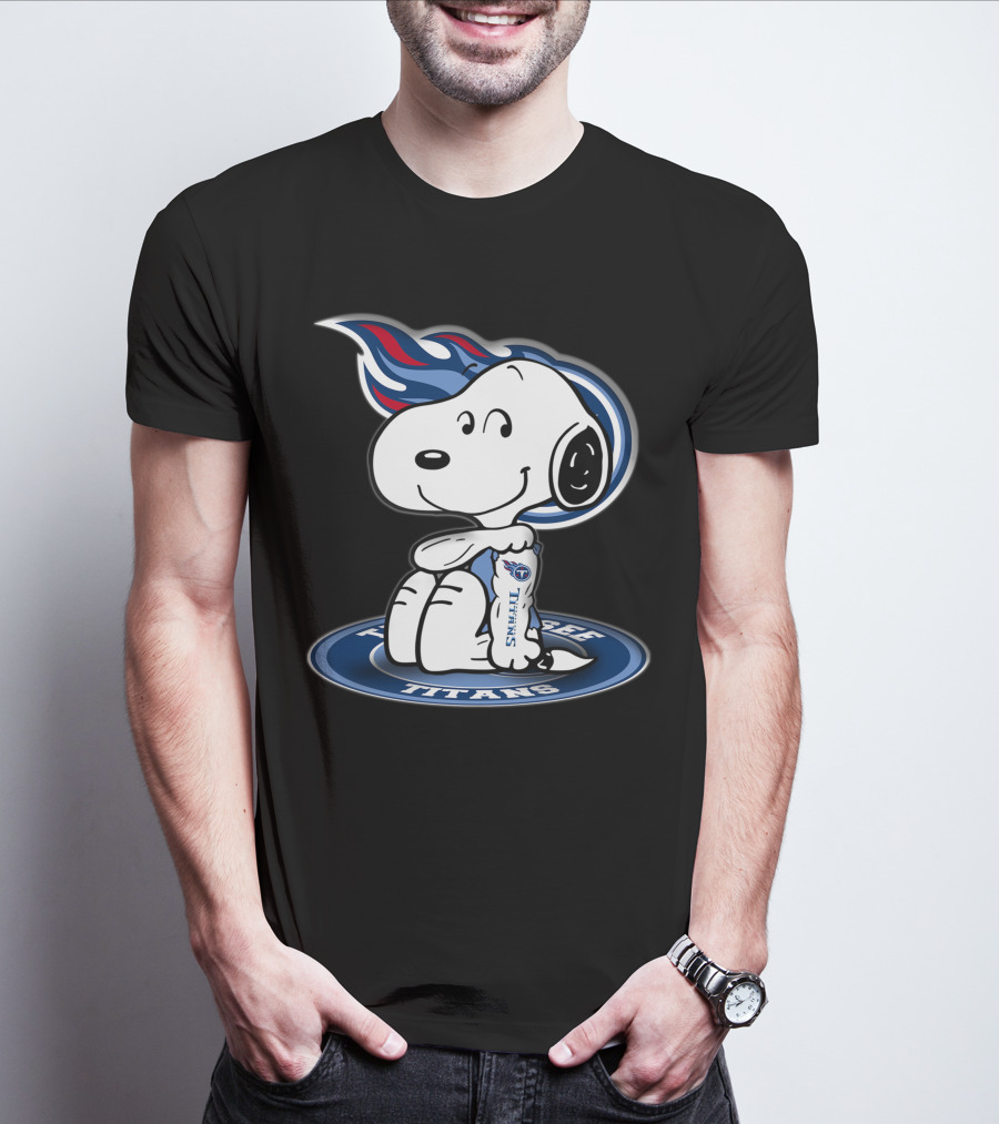 Tennessee Titans Snoopy Holding Football T-Shirt