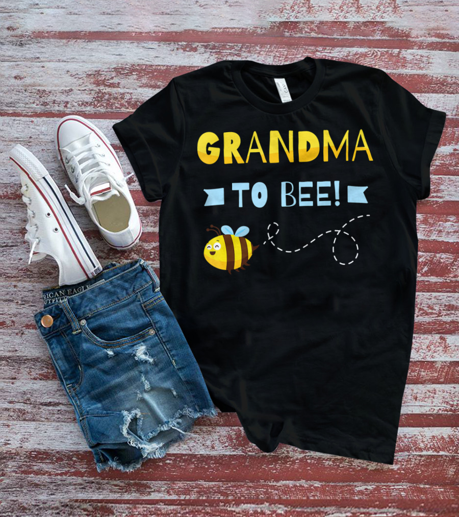 GRANDMA TO BEE Pregnancy Announcement With Bumblebee T-Shirt