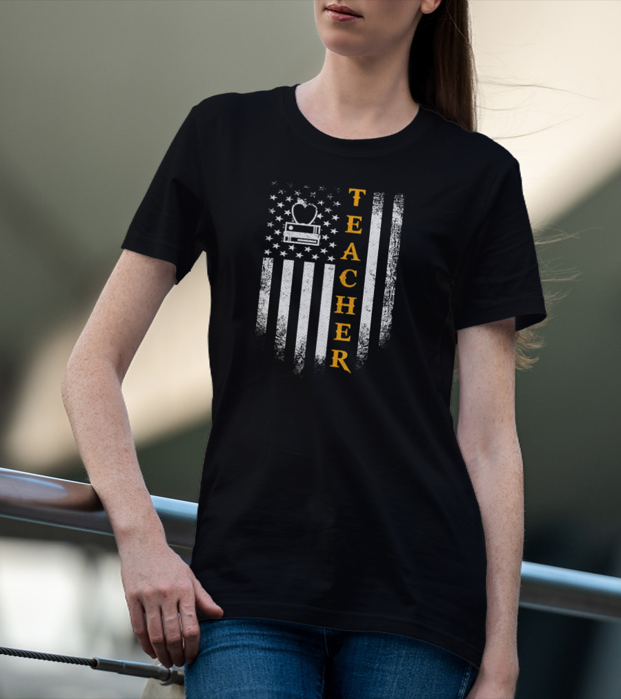 Vintage American Flag Teacher Chalkboard Icon USA Patriot T-Shirt