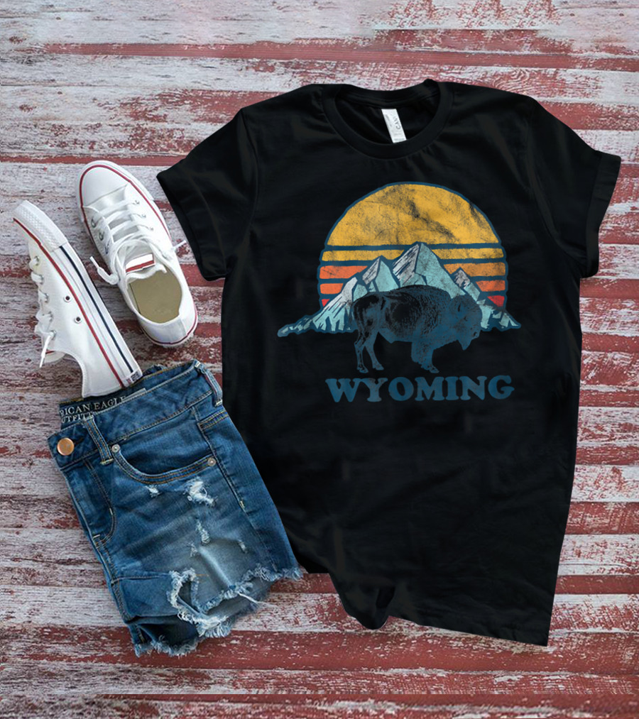 Vintage Wyoming Sunset Buffalo And Mountains T-Shirt