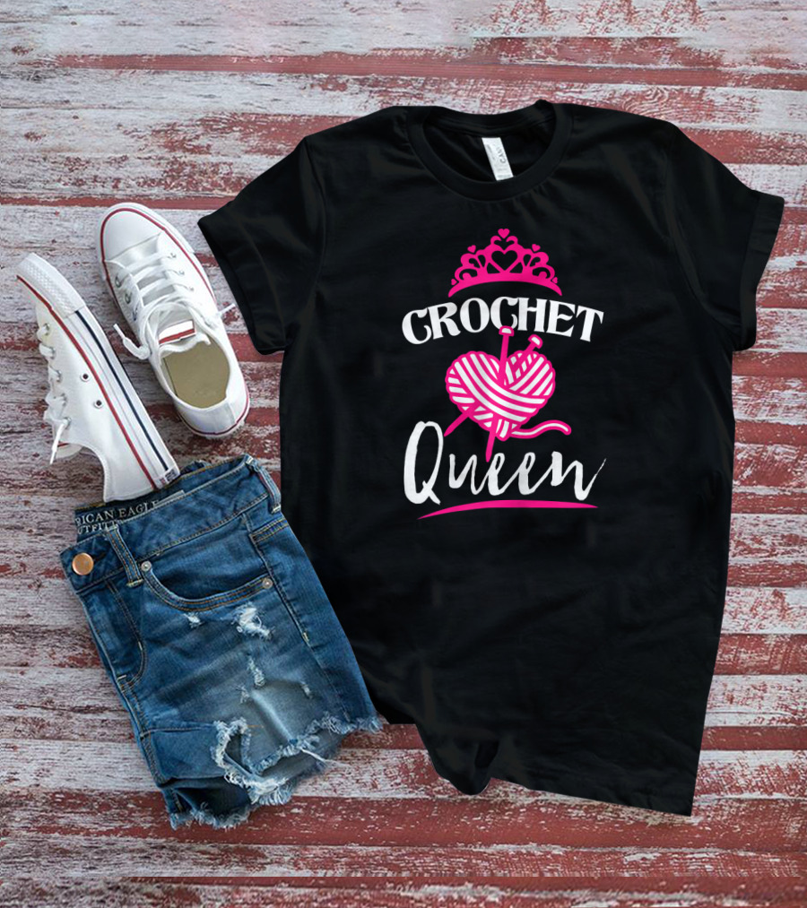 Crochet Queen Yarn Heart Tiara Fun T-Shirt