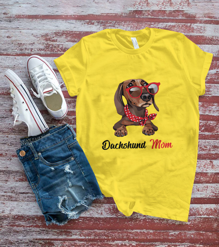Dachshund Mom Red Glasses And Polka Dot Scarf T-Shirt