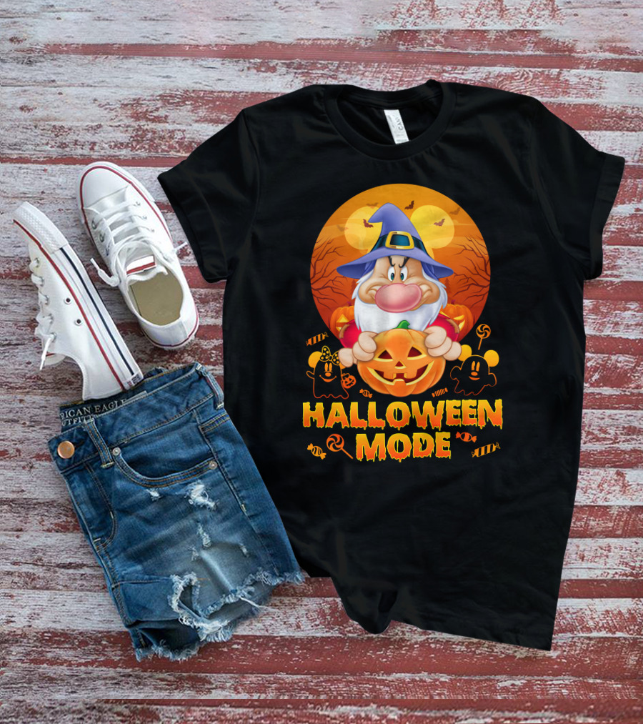 Grumpy Halloween Mode Wizard With Jack-O'-Lantern T-Shirt