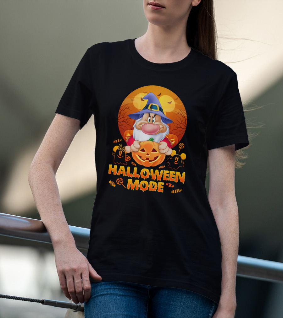 Grumpy Halloween Mode Wizard With Jack-O'-Lantern T-Shirt