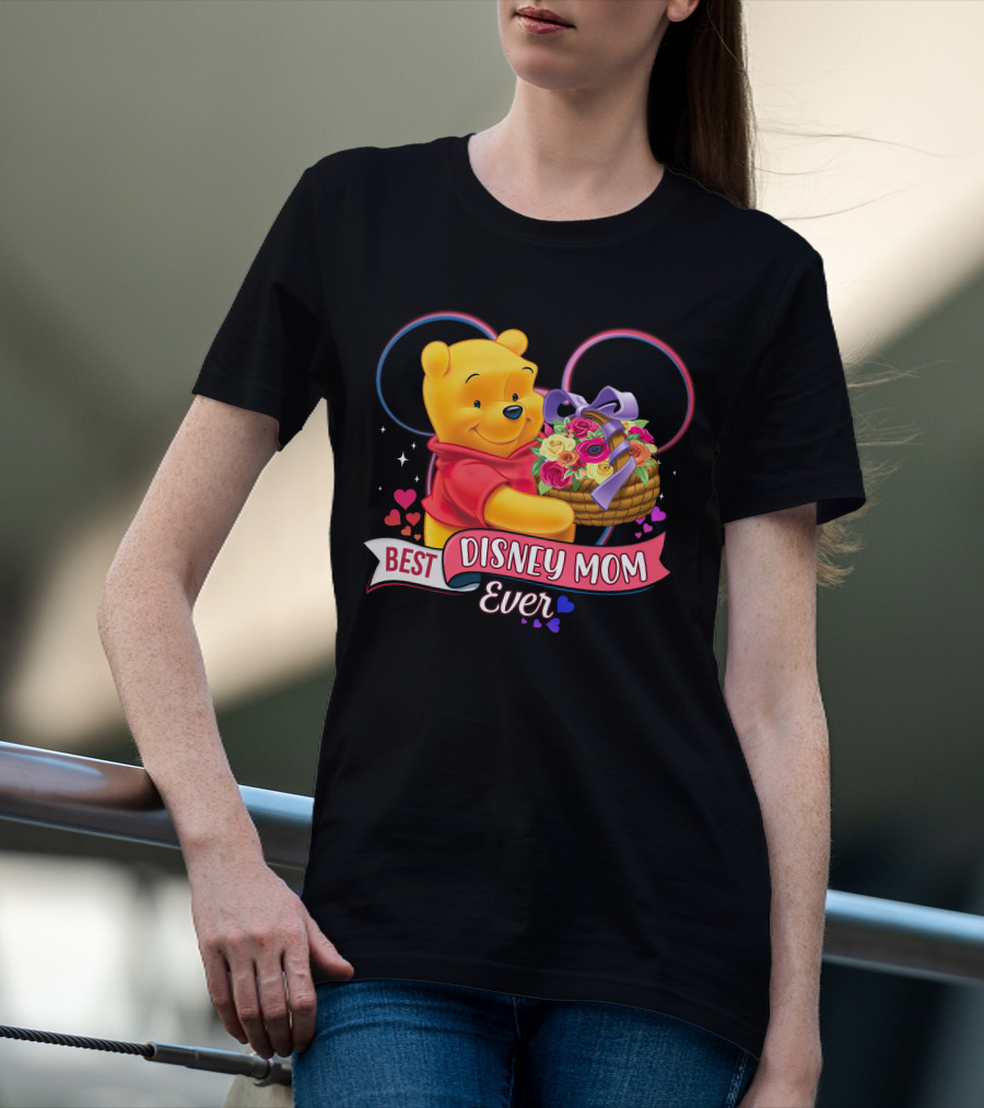 Best Disney Mom Ever Pooh Bear With Bouquet Of Flowers And Hearts T-Shirt