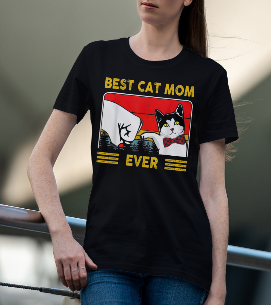 BEST CAT MOM EVER Retro Vintage Cat With Fist Bump And Bow Tie T-Shirt