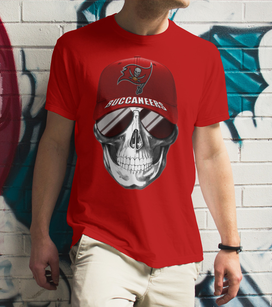 Tampa Bay Buccaneers Skull With Red Cap T-Shirt