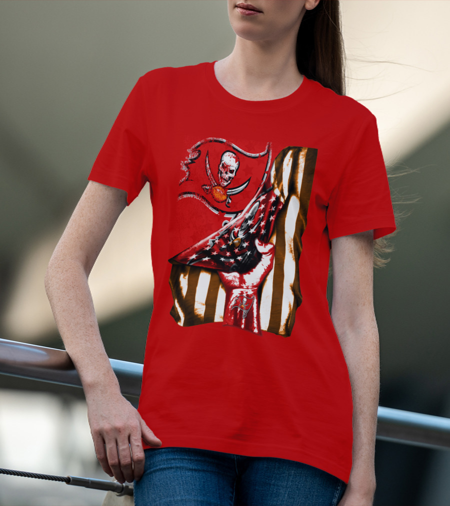 Tampa Bay Buccaneers Skull Flag And Hand With Stars And Stripes T-Shirt