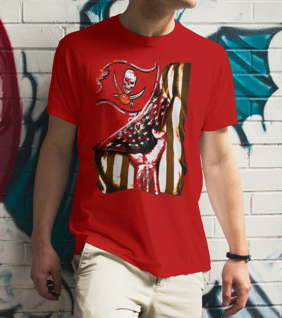 Tampa Bay Buccaneers Skull Flag And Hand With Stars And Stripes T-Shirt