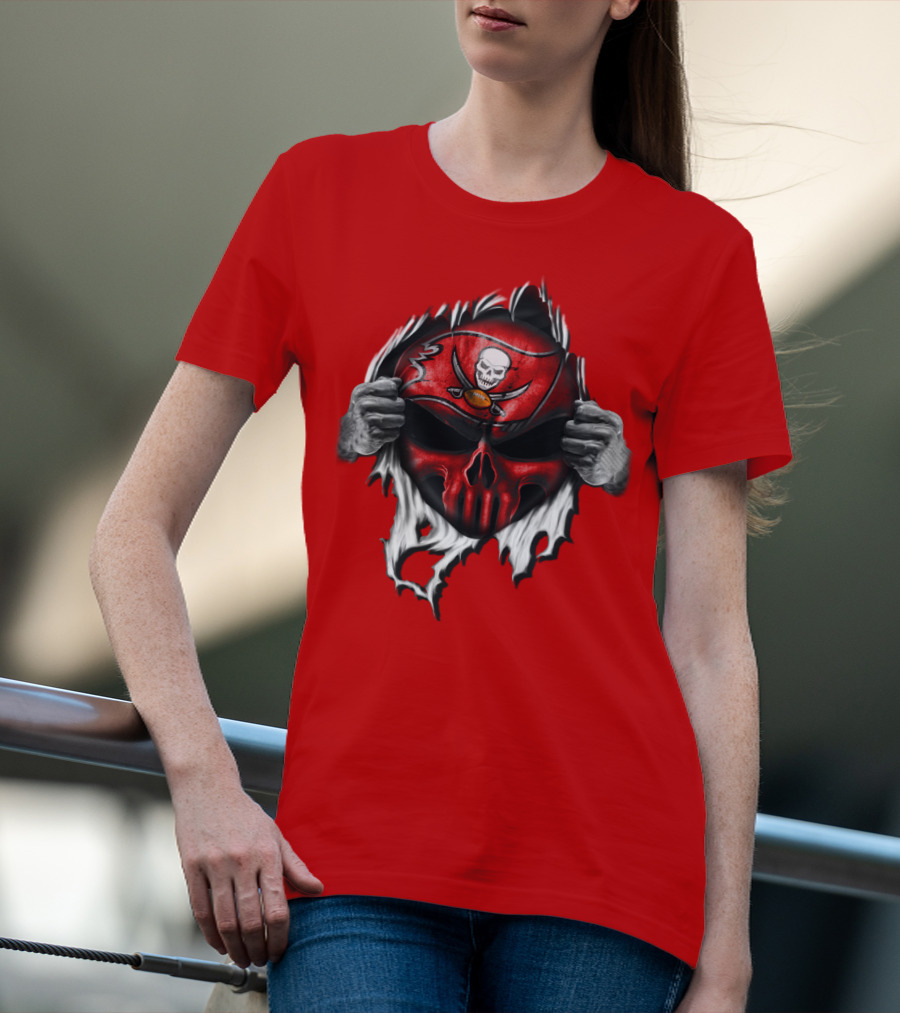 Tampa Bay Buccaneers Skull Face Peeling Back T-Shirt